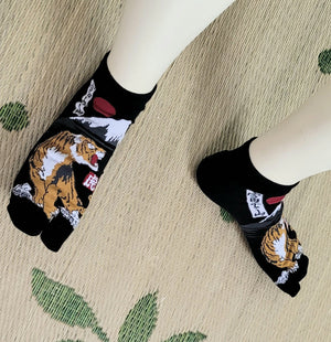 2 Toe Tabi Socks - Tiger and Mount Fuji - Pac West Kimono