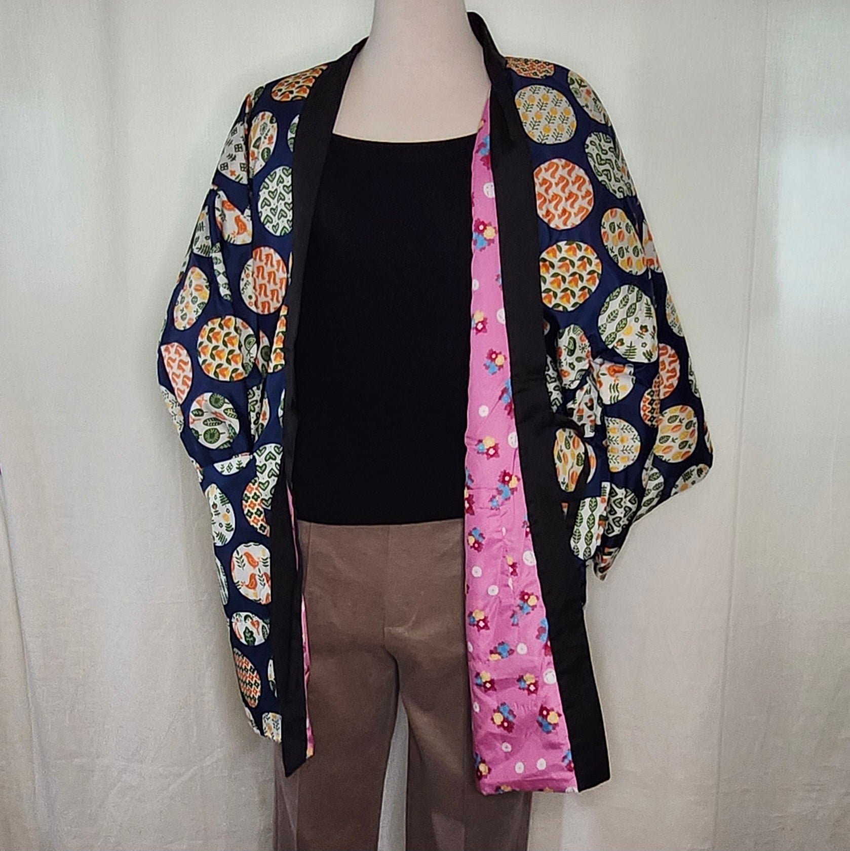 Traditional Japanese reversible Hanten coat - Navy circular and pink f ...