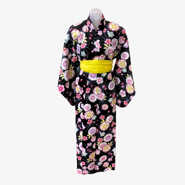yukata-girls-black-with-floral
